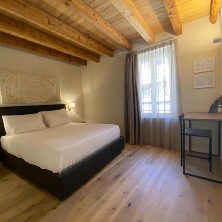 Malvezzi24 Boutique Rooms Desenzano del Garda Exterior foto