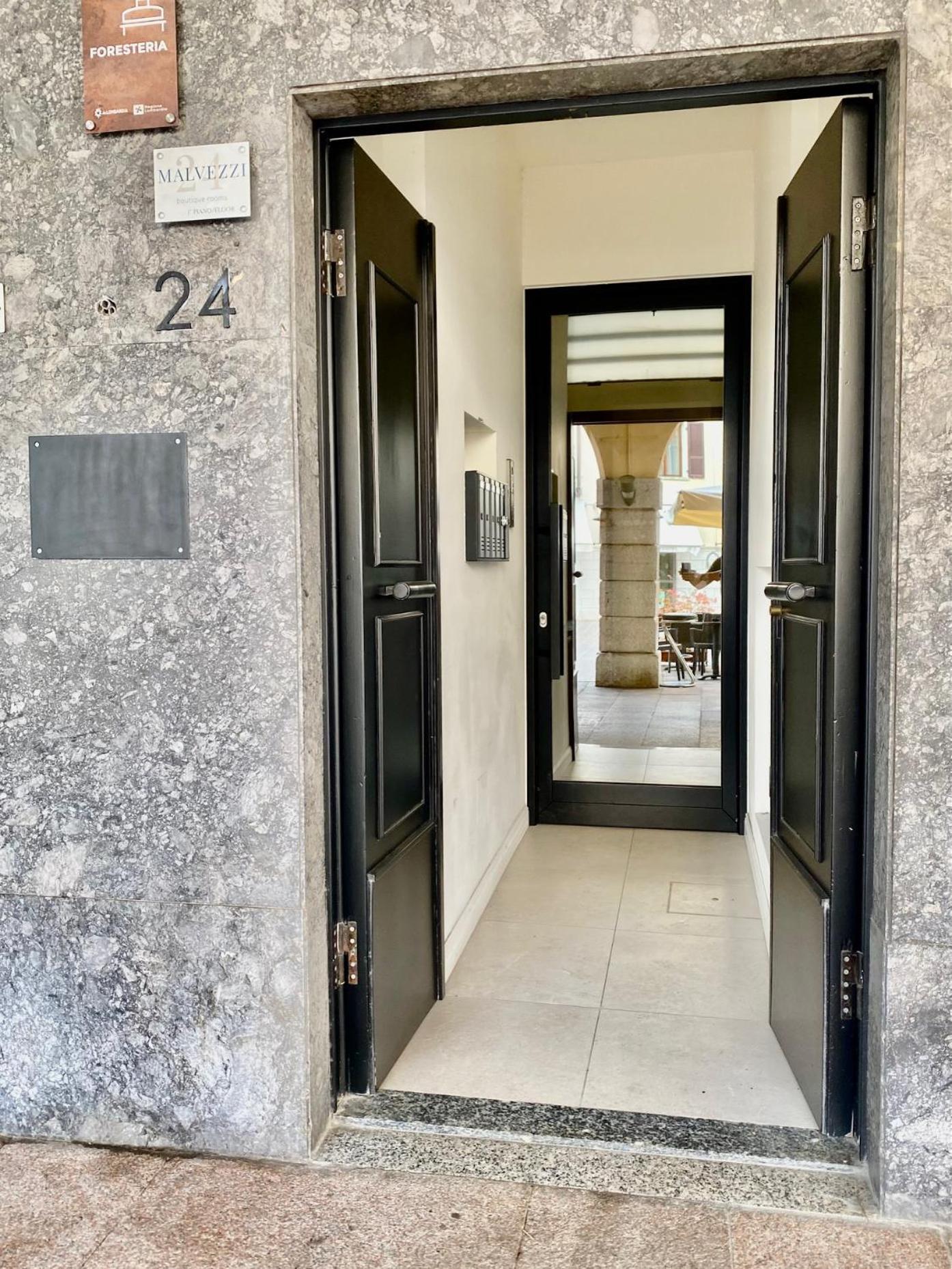 Malvezzi24 Boutique Rooms Desenzano del Garda Exterior foto