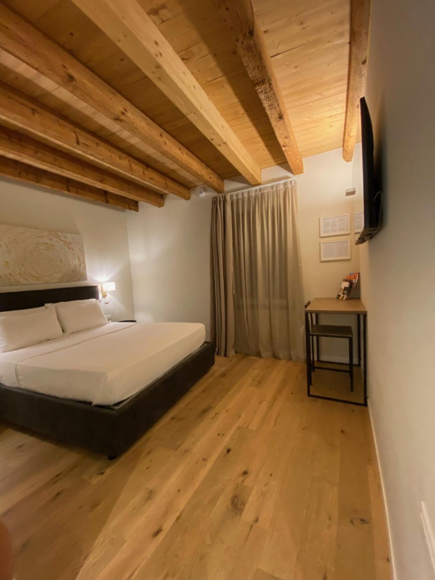 Malvezzi24 Boutique Rooms Desenzano del Garda Exterior foto
