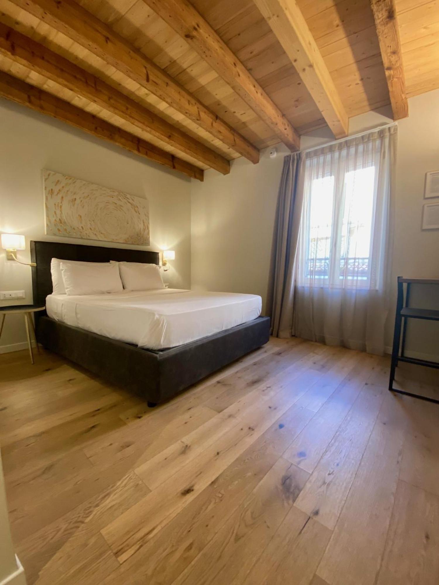 Malvezzi24 Boutique Rooms Desenzano del Garda Exterior foto
