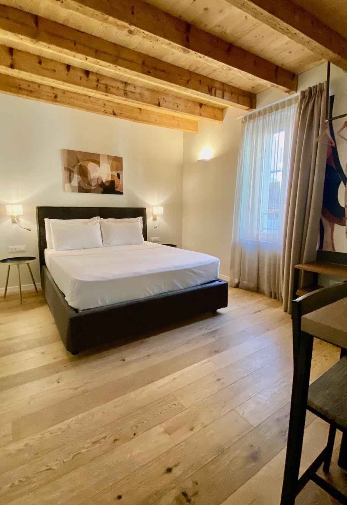 Malvezzi24 Boutique Rooms Desenzano del Garda Exterior foto