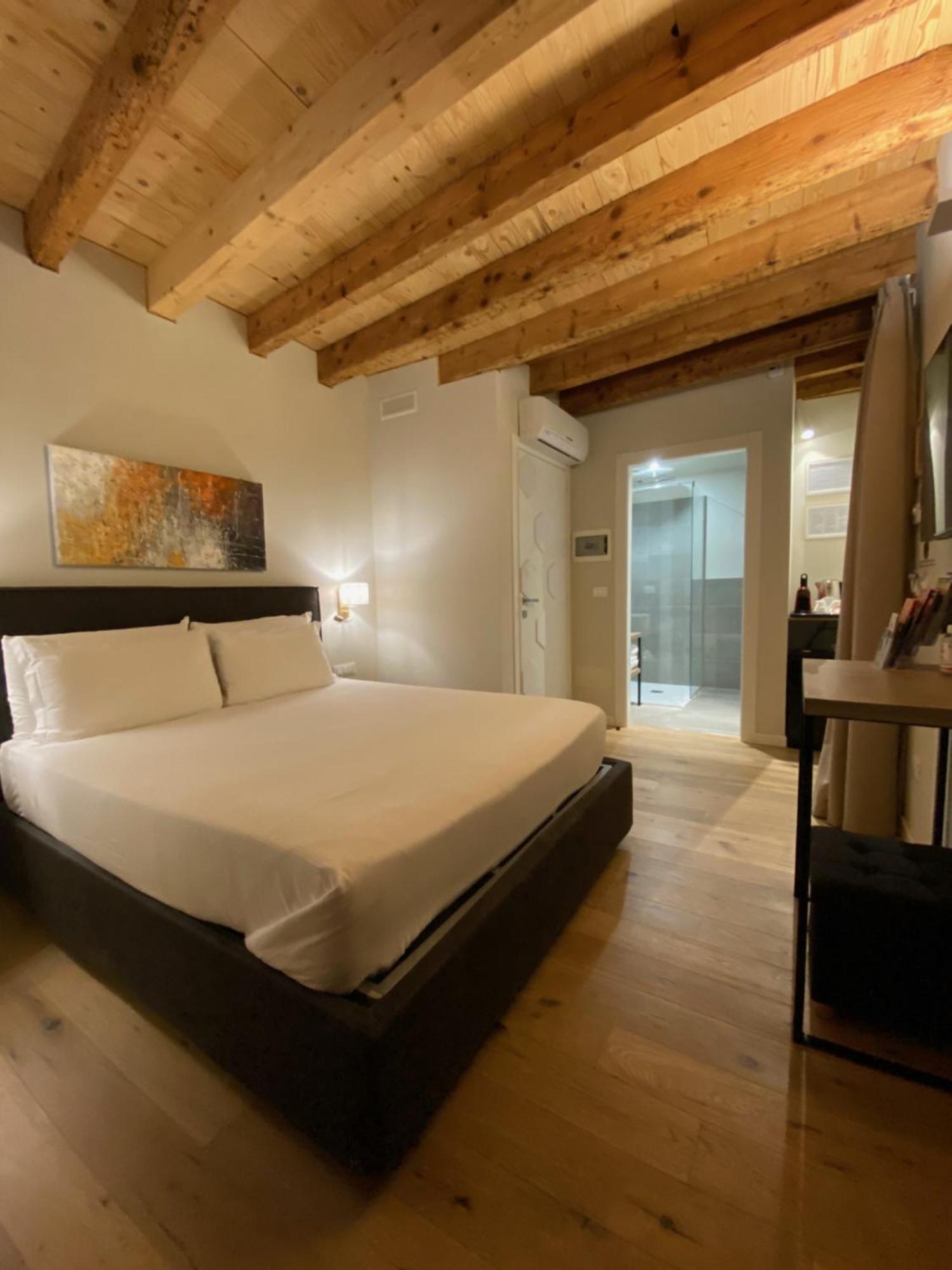 Malvezzi24 Boutique Rooms Desenzano del Garda Exterior foto