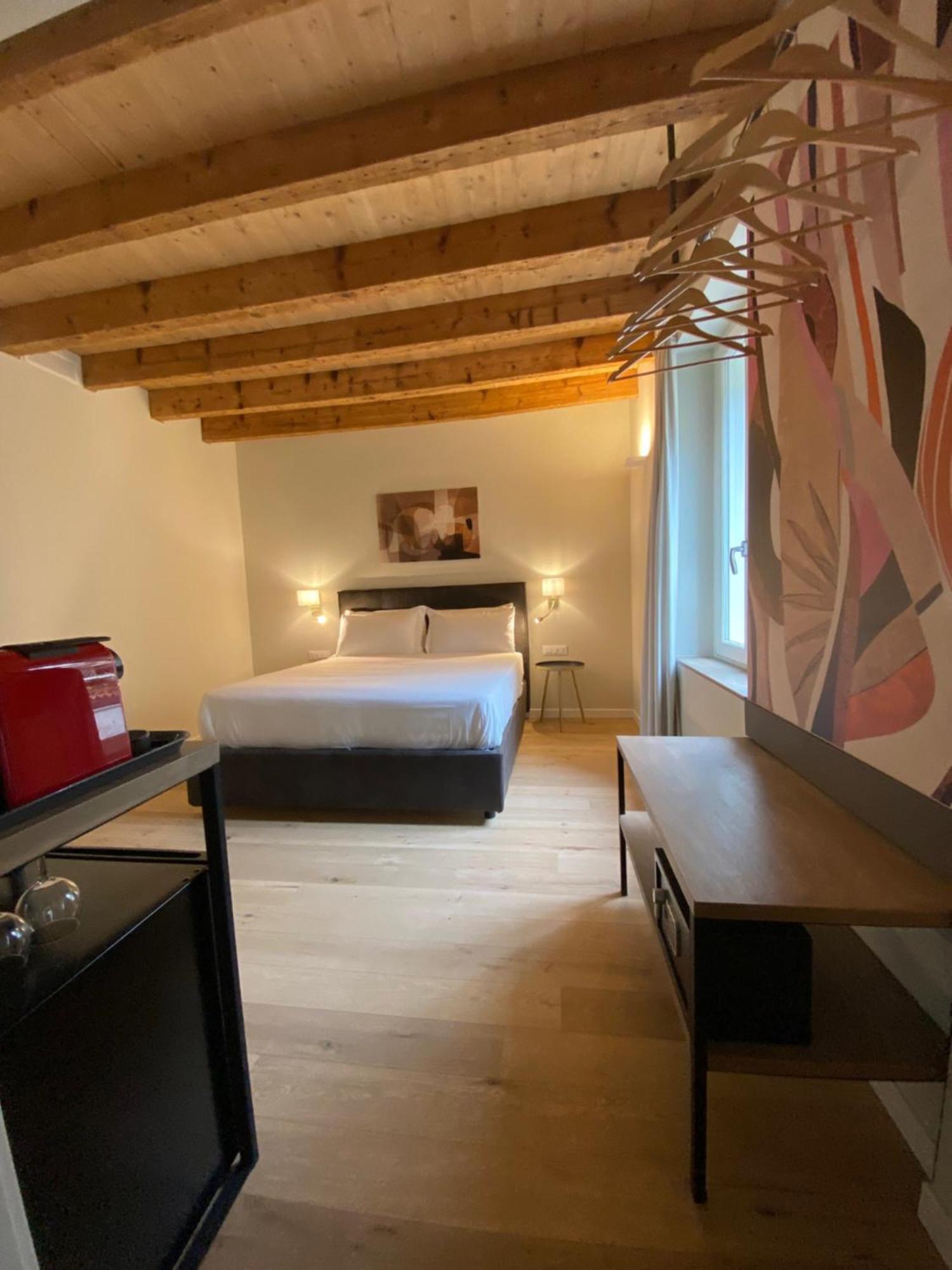 Malvezzi24 Boutique Rooms Desenzano del Garda Exterior foto